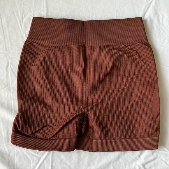 Bo+Tee: Form and Function Collection
Definition Mini Shorts (S) - ‘Warm Brown’ - Picture 2 of 4